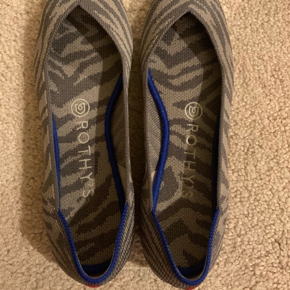 [SOLD] Rothy’s Grey Zebra Points (Size 8) - Picture 8 of 9